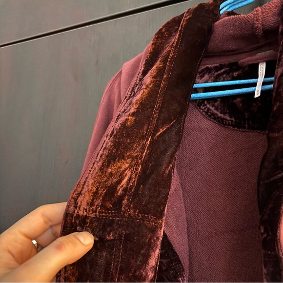 Free People Westwood Cardigan M NWT Dark Berry Hooded Velvet Wrap Whimsygoth - Picture 13 of 16